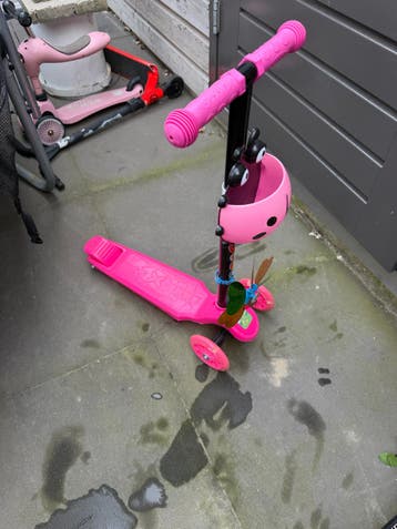 Roze kinderstep met 3 wielen