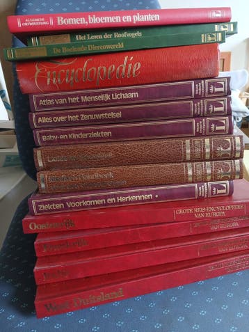 Diverse boeken: natuur, encyclopedieën Lekturama