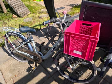 Meisjesfiets met voordrager en mand - Gebruikt