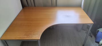 Groot bureau gratis op te halen