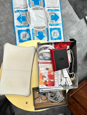 Oude Wii met toebehoren
