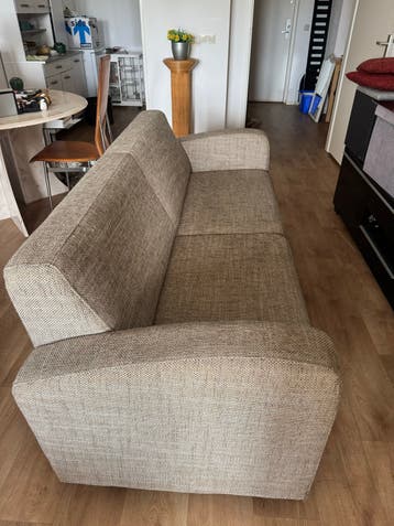 Comfortabele 2 of 3 zitsbank in neutrale stof