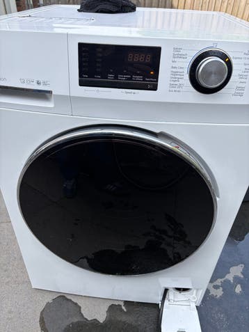Haier wasmachine . 9KG. Werkt : heeft nieuw deurrubber nodig