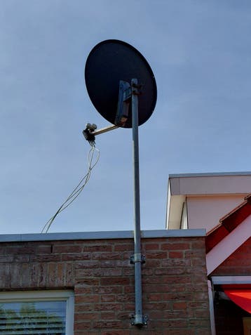 Gratis satelliet schotel quad met buis en beugels