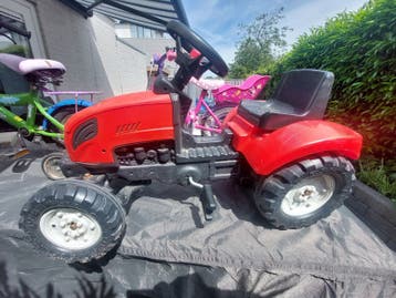 1 traktor. Gratis af te halen
