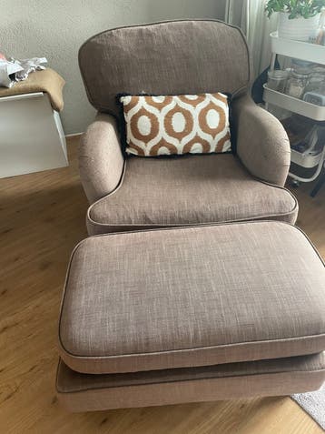 Gratis!! Comfortabele fauteuil met voetenbank - Gebruikt