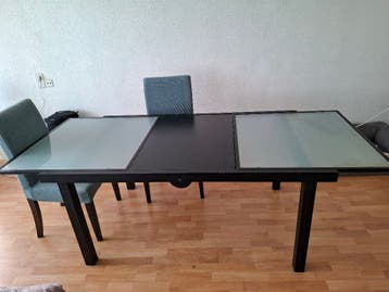 Eettafel met extra tussenstuk voor meer eters