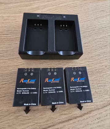 RunCam Li-ion Batterijen met Oplader - 3x 850mAh