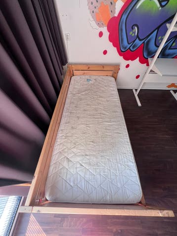 Gratis ophalen: eenpersoonsbed met lade