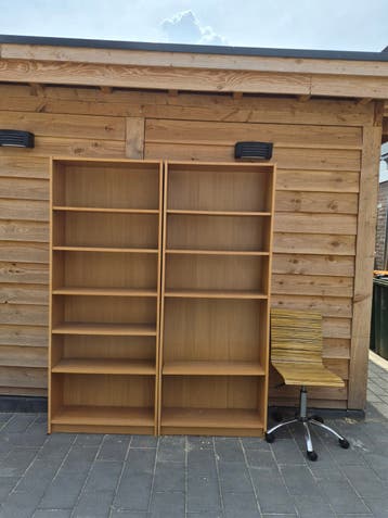 Gratis Ikea boekenkasten en bureaustoel