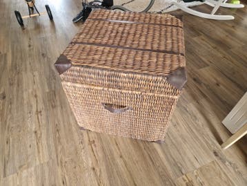 Rotan kist / krabpaal voor katten (60x60x60cm)