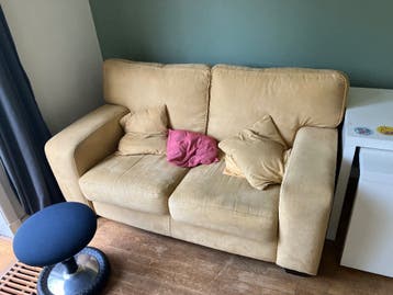 Bank, bureau, tafel en 2 stoelen