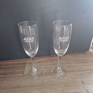 2 champagneglazen met logo - Nieuw & Gratis ophalen