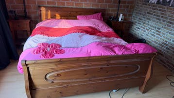 2 persoonsbed plus nachtkastjes
