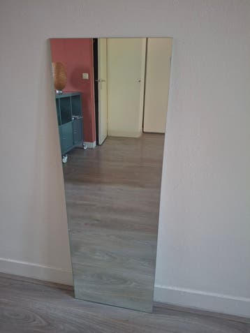 Spiegel zonder lijst