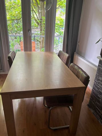 Houten eettafel