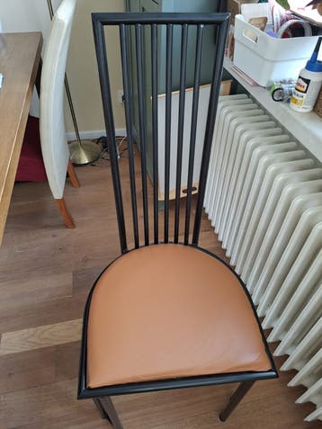 4 eetkamerstoelen, 1 met laswerk nodig (gratis af te halen)