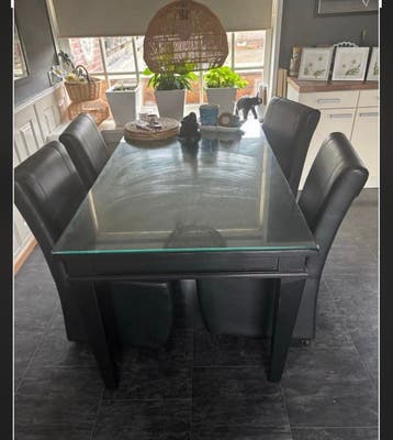 Eettafel met 4 stoelen en salontafel set