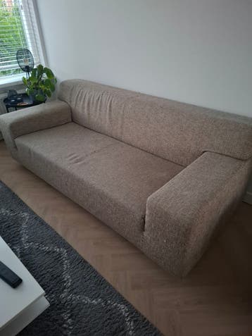 Beige twee zits bank GRATIS