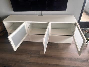 Gratis ophalen: Witte tv-meubel met glazen deuren