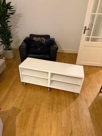 Witte TV-meubel op wieltjes - Ikea