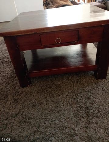 Houten salontafel met lade en opbergplank