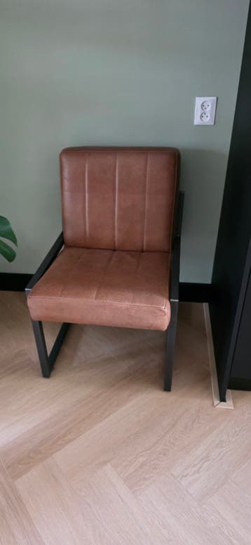 Gratis af te halen: Cognac leren stoel