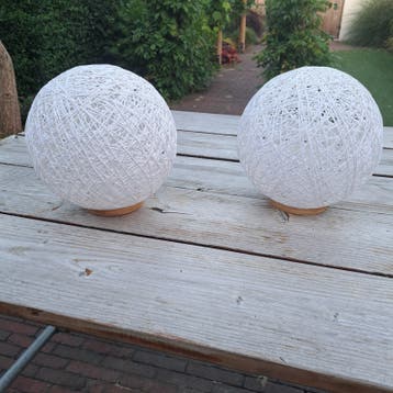 Twee lampen op batterij, gratis af te halen