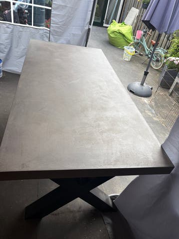 Stoere industriële eettafel