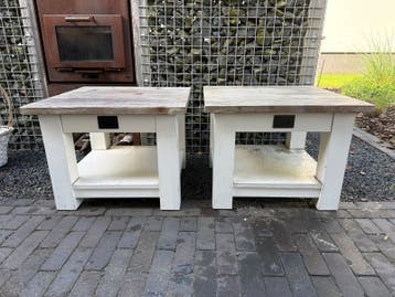 Twee salontafels 60x60 opknapper, gratis af te halen