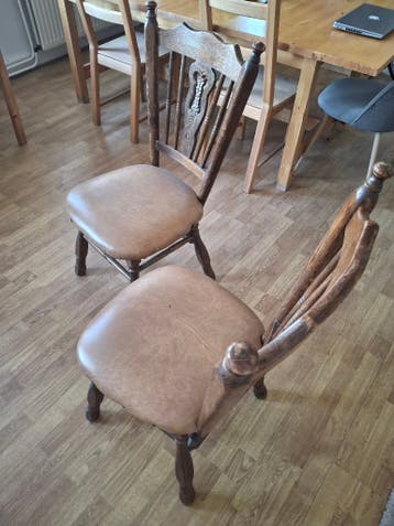 2 stoelen