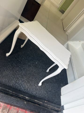 Bijzettafel zoekt nieuw huisje