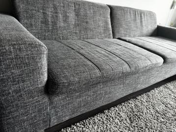Comfortabele grijze 3 + 2 bank (mag direct weg)