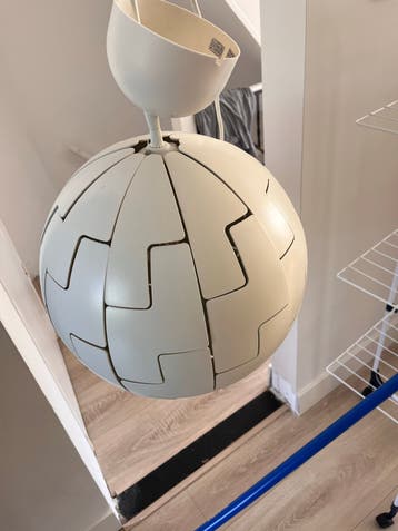 Gratis: Witte Ikea plafondlamp, verstelbaar, incl. peertje