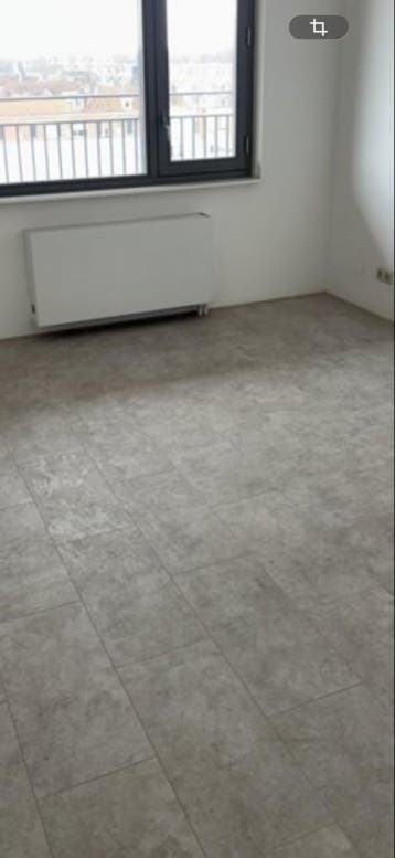 GRATIS AFHALEN ROTTERDAM zelf demonteren. Grijze vloer