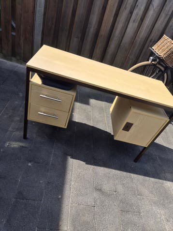 Bureau tafel met stoel
