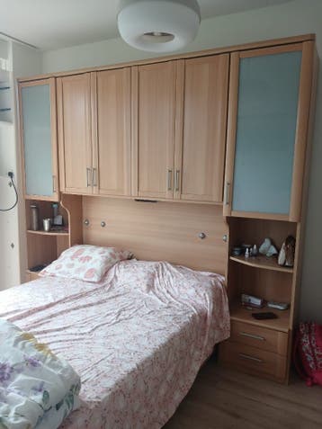 bed met ombouw