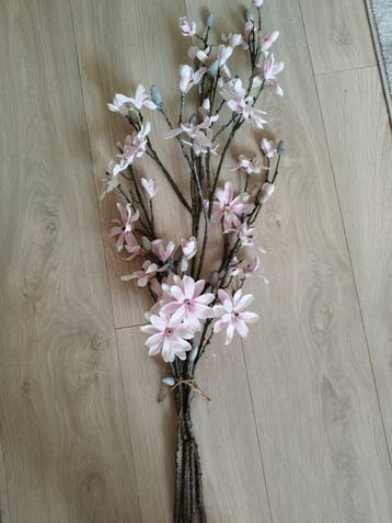 Gratis afhalen 2 lange takken met roze kunstbloemen