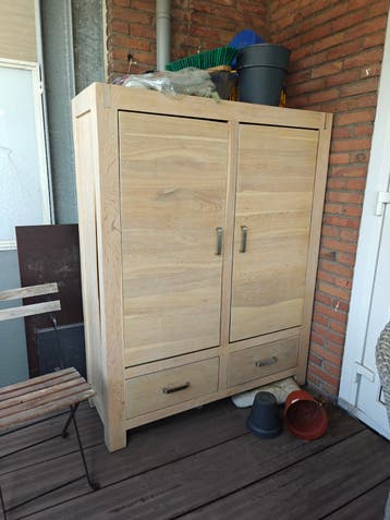 Massief houten (eiken) kast