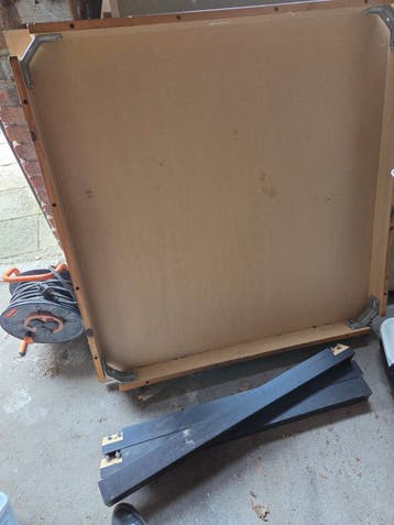 Houten statafel gratis af te halen