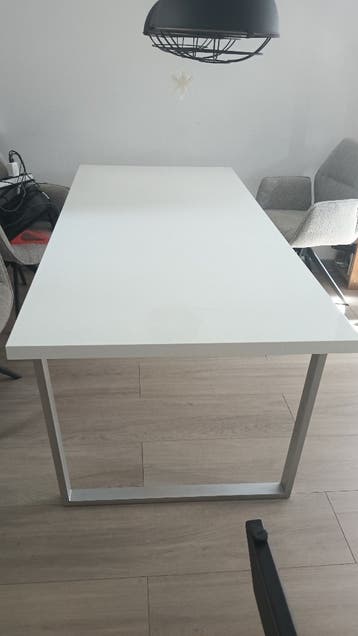 Eetkamertafel Gratis