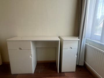 Witte bureau/kastje( GRATIS AFHALEN)