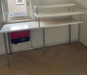 3 witte bureaus/tafels met verstelbare poten