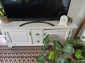 Gratis af te halen: landelijke tv-kast / dressoir