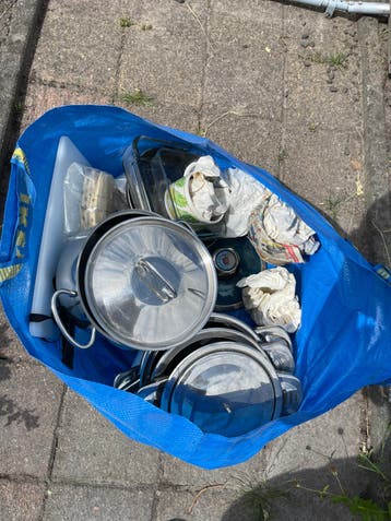 Tas met pannen etc