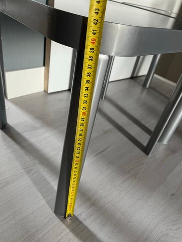 Set van 2 moderne bijzettafels met glazen blad