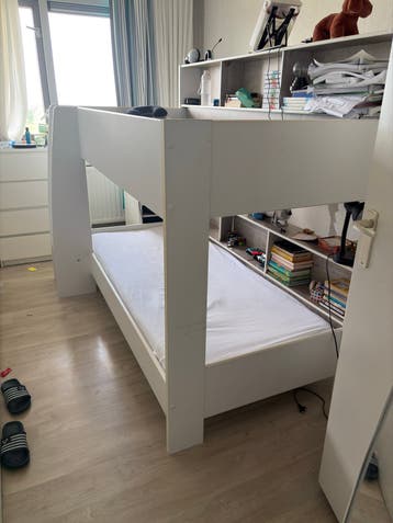 Wit stapelbed met opbergruimte -Gratis