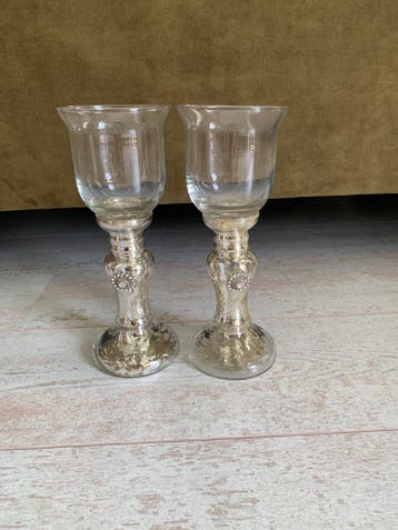 Geatis , 2 glazen kandelaars
