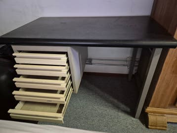 Bureau met lades - Grijs/Zwart - Gebruikt