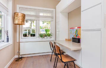 Kinder bureau met ombouwkasten - gratis af te halen